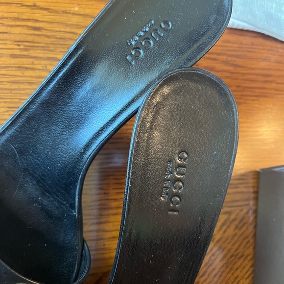 Gucci nero (black)leather studded kitten heel, w box & Gucci cloth shoe bags - Picture 5 of 8